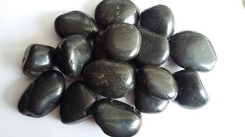 Black Pebbles2